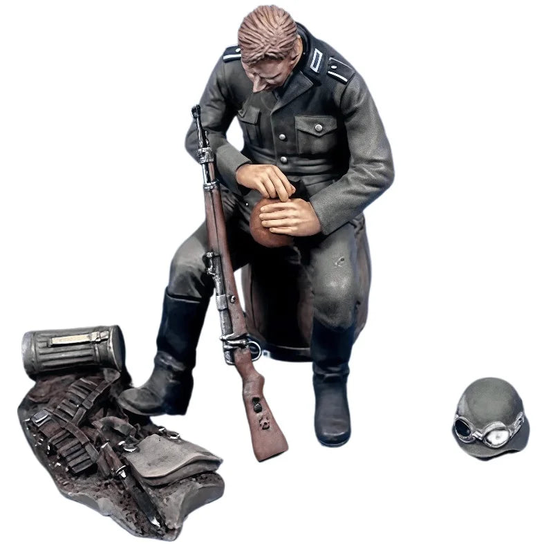 1/35 WWII German Tank Soldier, Resin Model Diorama Kit, Unassembled and Unpainted