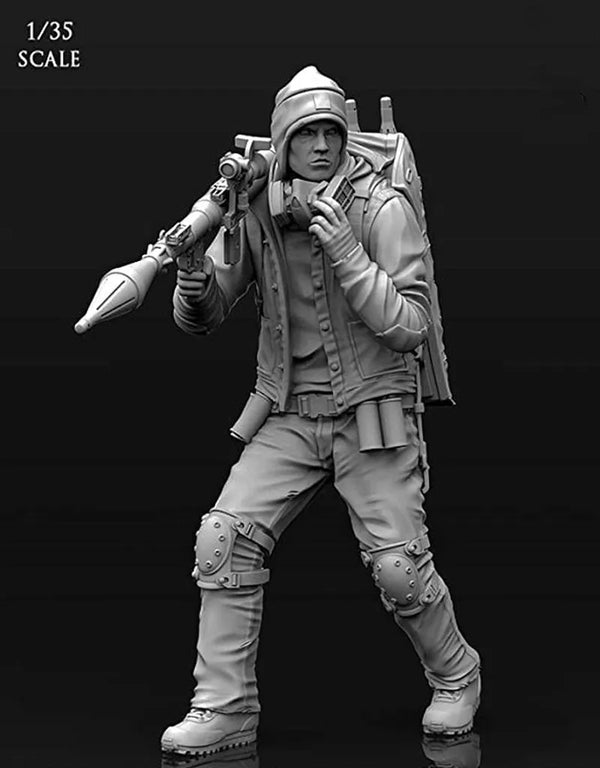 1/35 Modern Infantry Soldier Advancing with Rifle and Pack, Resin Model Figure Kit, Unassembled and Unpainted