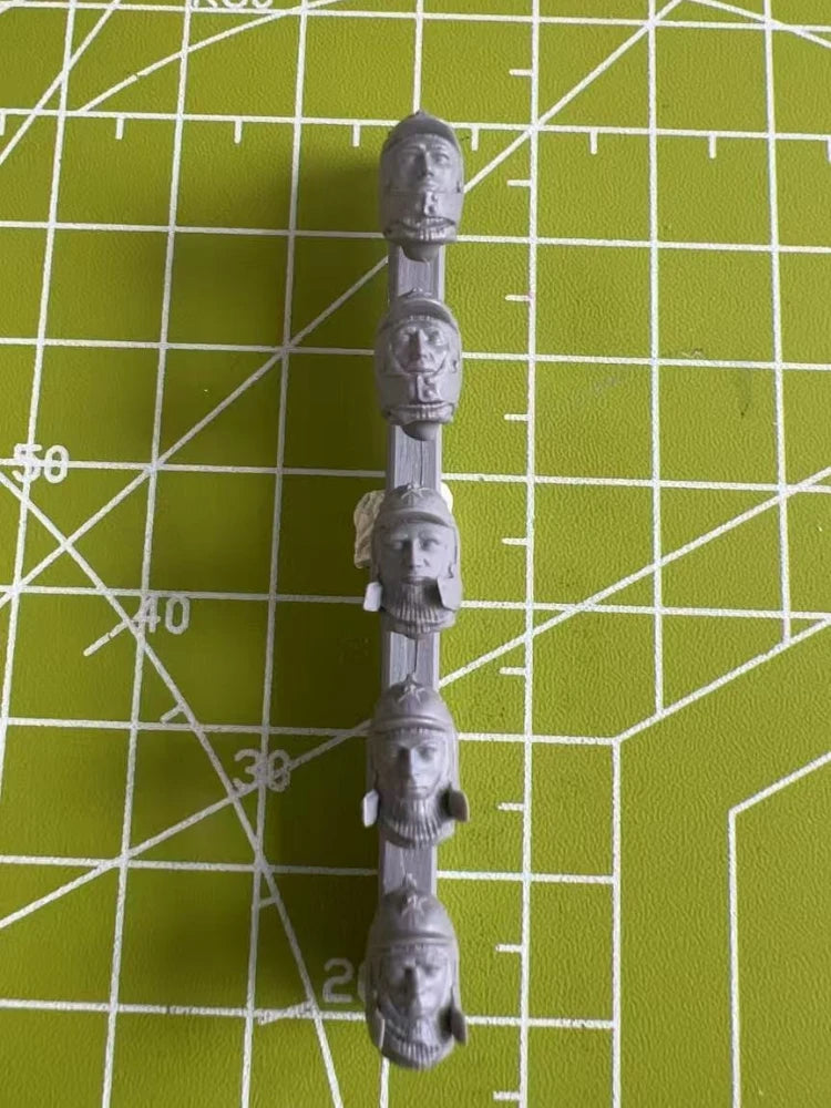 1/35 Medieval Crusader Soldiers, 10 Figures, Resin Model Figure Kit, Unassembled and Unpainted