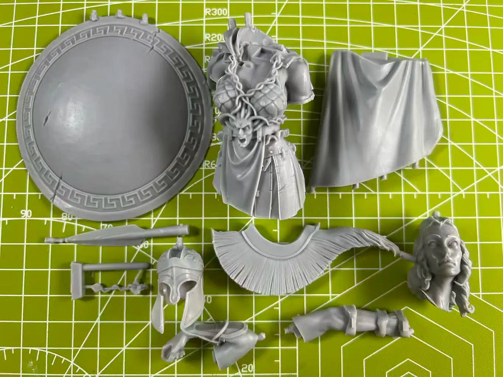 1/10 Warrior Queen with Ornate Fan Crown, Resin Model Bust Kit, Fantasy Theme, Unassembled and Unpainted