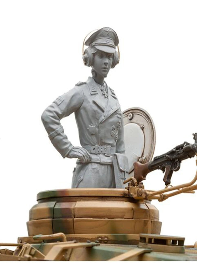 1/16 WWII German Female Tank Commander, Resin Model Figure Kit, Unassembled and Unpainted