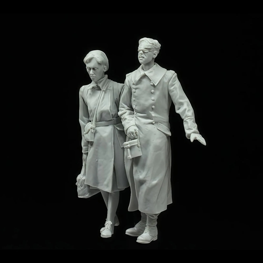 1/35 WWII German Wounded Soldier & Nurse, 2 Figures, Resin Model Figure Kit, Unassembled and Unpainted