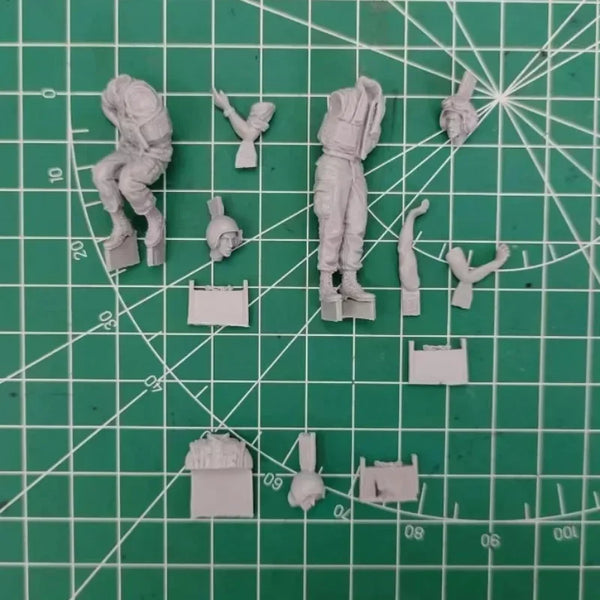 1/35 Vietnam War US Tank Crew, 3 Figures, Resin Model Figure Kit, Unassembled and Unpainted