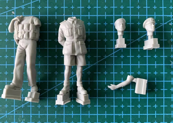 1/35 WWII Italian Naval Officers, 2 Figures, Resin Model Figure Kit, Unassembled and Unpainted