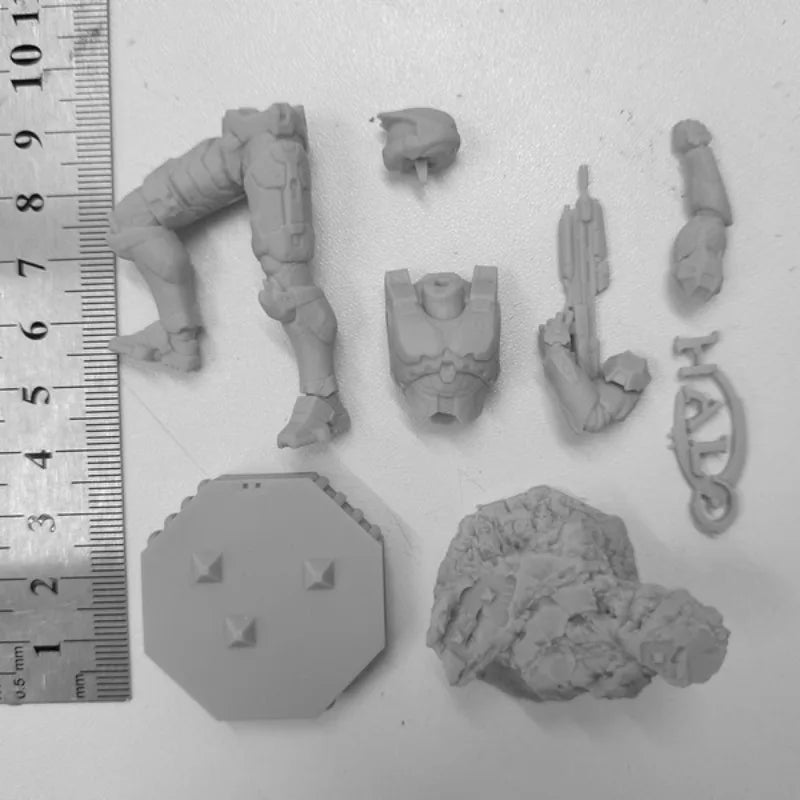 1/24 Power Armor Soldier with Rifle, Resin Model Figure Kit, Sci-Fi Theme, Unassembled and Unpainted
