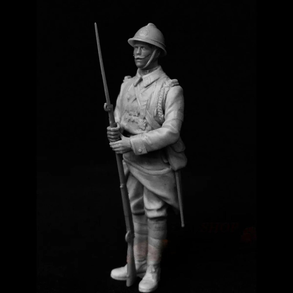 1/35 WWI Soldier with Pith Helmet, Resin Model Figure Kit, Unassembled and Unpainted