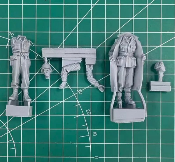 1/35 WWI German Imperial WWI Soldiers Inspection, 2 Figures, Resin Model Figure Kit, Unassembled and Unpainted