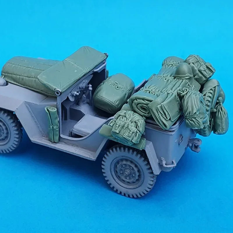 1/35 WWII Soviet GAZ-67B Field Car, 4 Figures, Resin Model Vehicle Kit, Unassembled and Unpainted