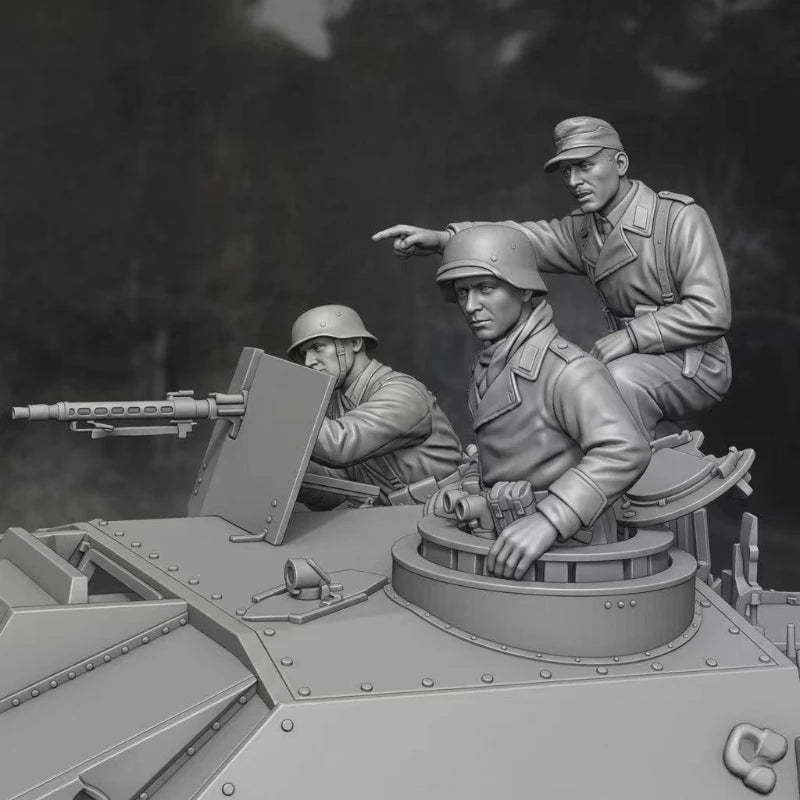1/35 WWII German Tank Commander with Gun Crew in Combat Positions, 3 Figures, Resin Model Figure Kit, Unassembled and Unpainted