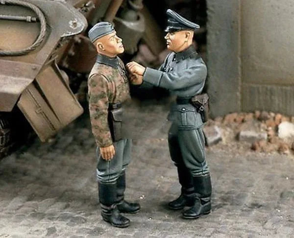 1/35 WWII German Wehrmacht, 2 Figures, Resin Model Figure Kit, Unassembled and Unpainted