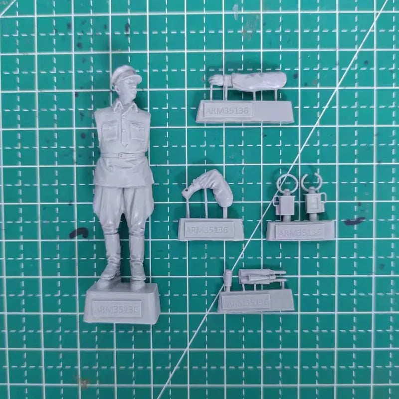 1/35 Cold War Soviet Infantryman in Field Uniform, Resin Model Figure Kit, Unassembled and Unpainted