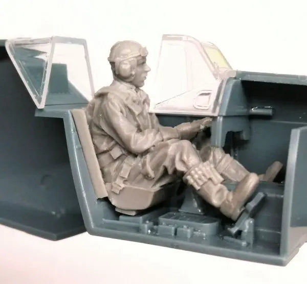 1/48 WWII Pilot in Cockpit, Resin Model Figure Kit, Unassembled and Unpainted