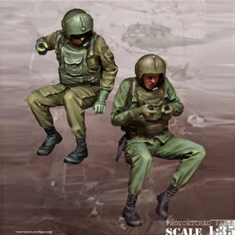 1/35 WWII Paratroop Pilot, 2 Figures, Resin Model Figure Kit, Unassembled and Unpainted