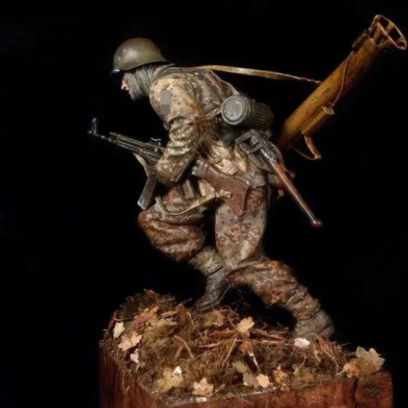 1/16 WWII Soldier Squad with Flamethrower, 5 Figures, Resin Model Figure Kit, Unassembled and Unpainted