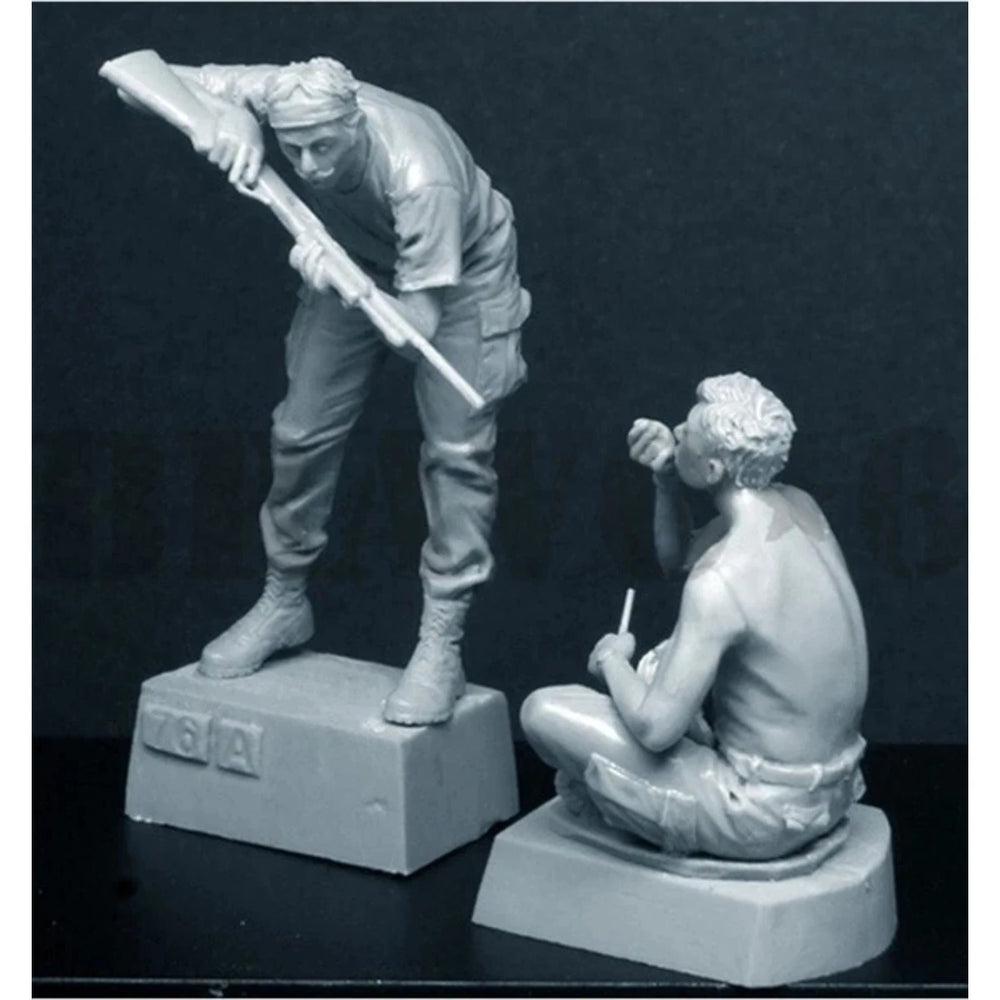 1/35 Vietnam War US Shotgunner & Civilian, 2 Figures, Resin Model Figure Kit, Unassembled and Unpainted