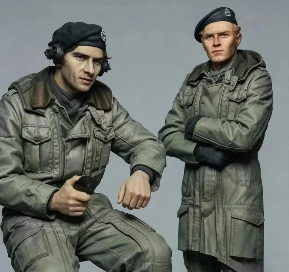 1/35 WWII German Soldiers in Field Uniform, 2 Figures, Resin Model Figure Kit, Unassembled and Unpainted