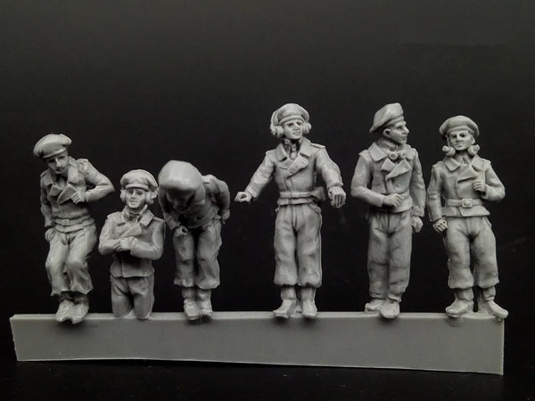1/72 WWII German Panzer Crew with Officer, 6 Figures, Resin Model Figure Kit, Unassembled and Unpainted