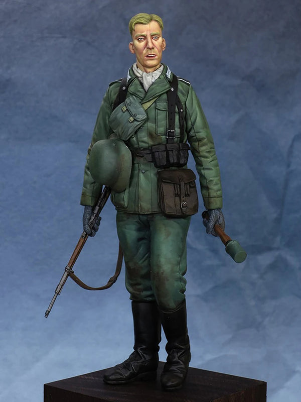 1/16 WWII German Infantryman with Gas Mask, Resin Model Figure Kit, Unassembled and Unpainted
