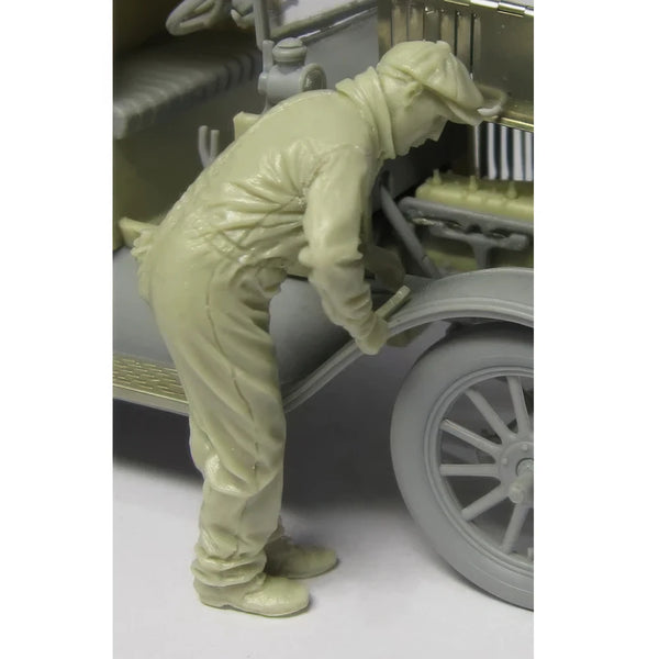 1/35 Civilian Motorcycle Mechanic, Resin Model Figure Kit, Historical Theme, Unassembled and Unpainted