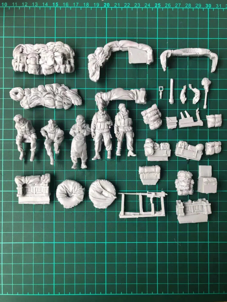 1/35 WWII Military & Vehicle, 5 Figures, Resin Model Figure Kit, Unassembled and Unpainted