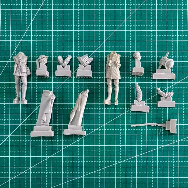 1/35 WWI British Soldiers & Officer, 2 Figures, Resin Model Figure Kit, Unassembled and Unpainted