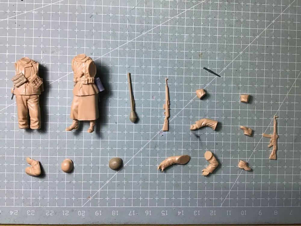 1/35 WWII German Panzer Grenadiers with Panzerschreck, 2 Figures, Resin Model Figure Kit, Unassembled and Unpainted