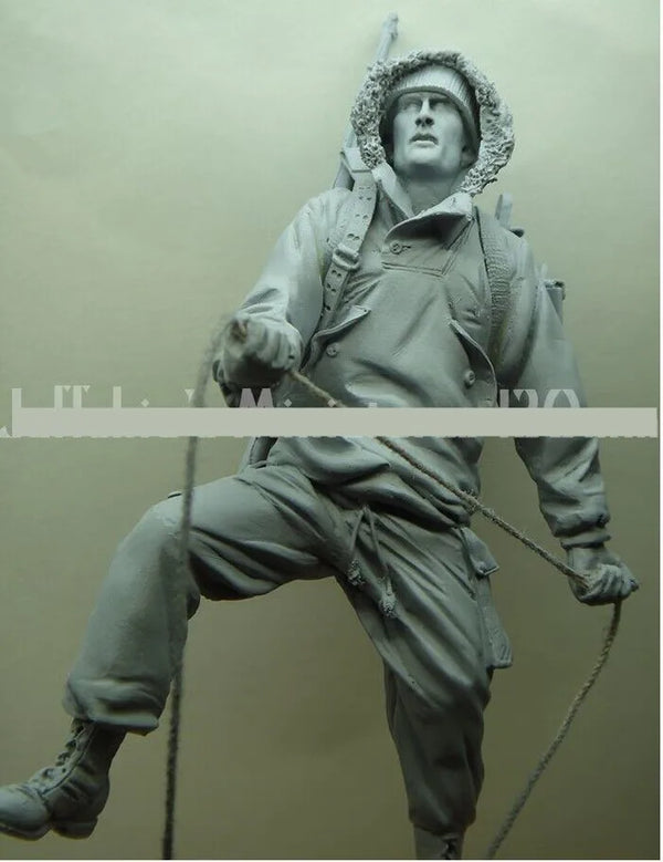 1/16 Modern Climber Rappelling Rocky Cliff, Resin Model Figure Kit, Unassembled and Unpainted