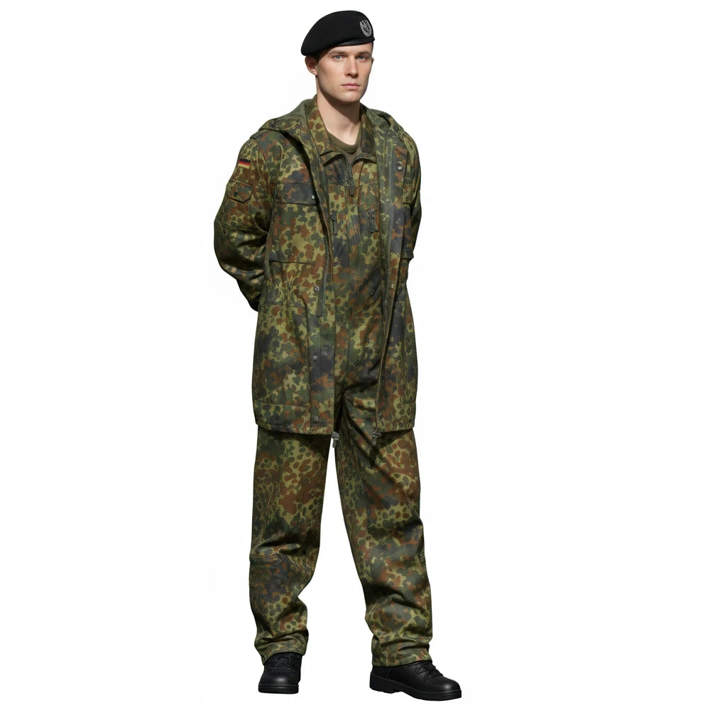 1/35 Modern Standing Soldier in Camouflage, Resin Model Figure Kit, Unassembled and Unpainted