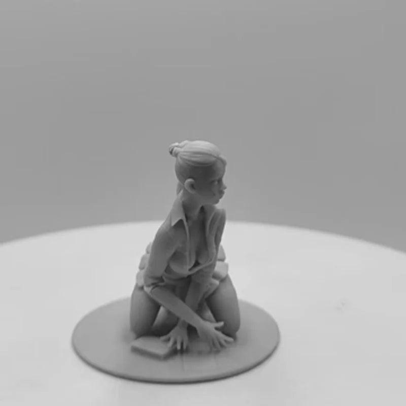1/24 Female in School Uniform Kneeling, Resin Model Figure Kit, Anime Theme, Unassembled and Unpainted