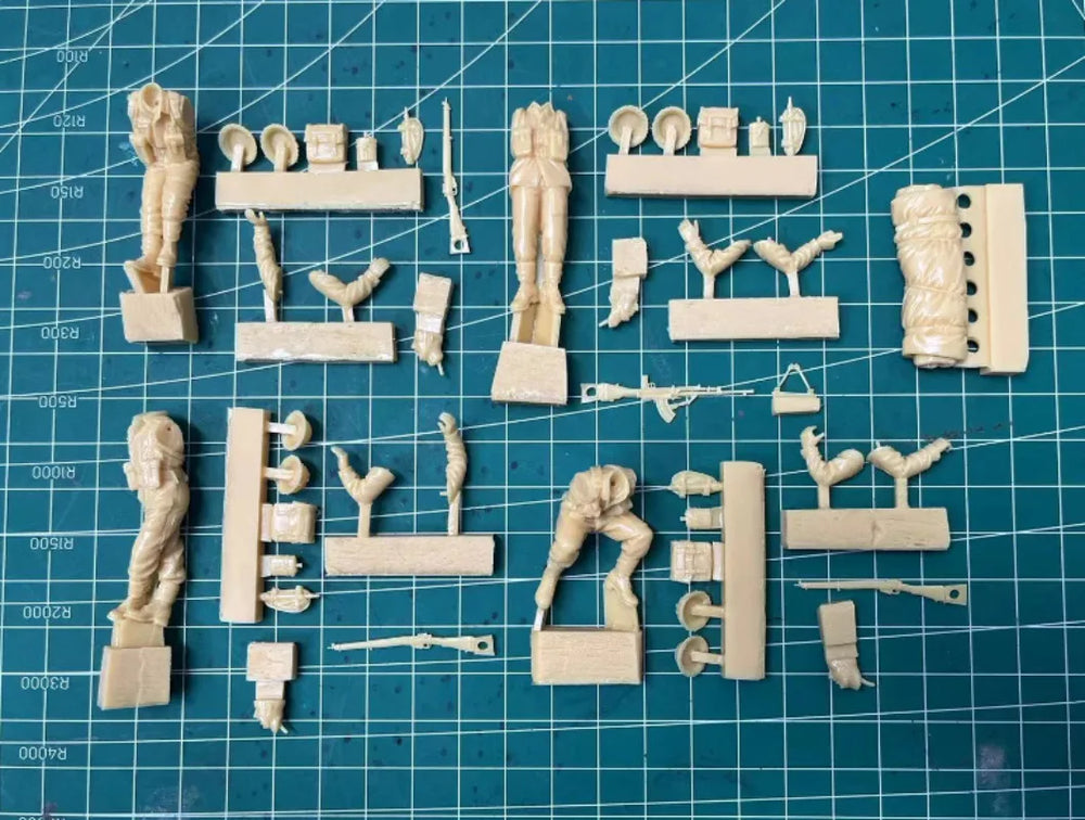 1/35 WWII British Infantry with M4 Sherman Tank, 4 Figures, Resin Model Figure Kit, Unassembled and Unpainted