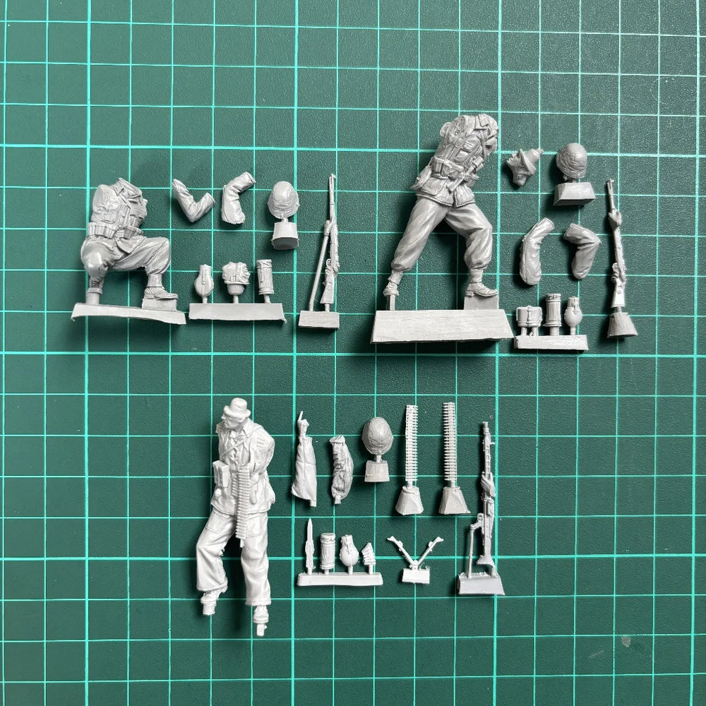 1/35 WWII German Infantry Squad Attacking, 3 Figures, Resin Model Figure Kit, Unassembled and Unpainted