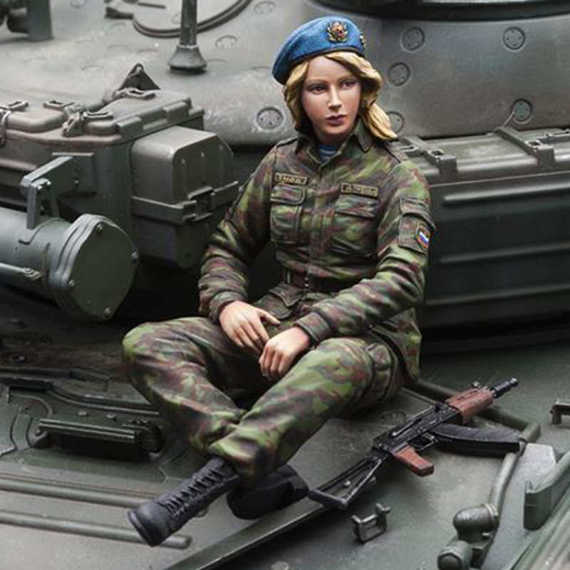 1/16 Modern Russian Female Soldier, Resin Model Figure Kit, Unassembled and Unpainted