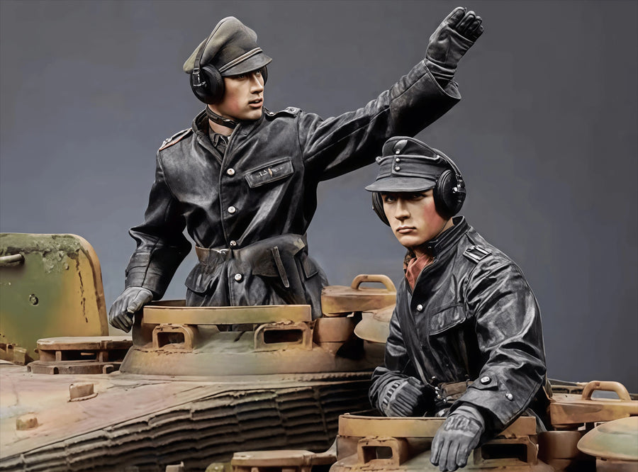 WWII German Panzer Crew Set Two Figures Tank Platform 1/35 Resin Kit - resin model view 2