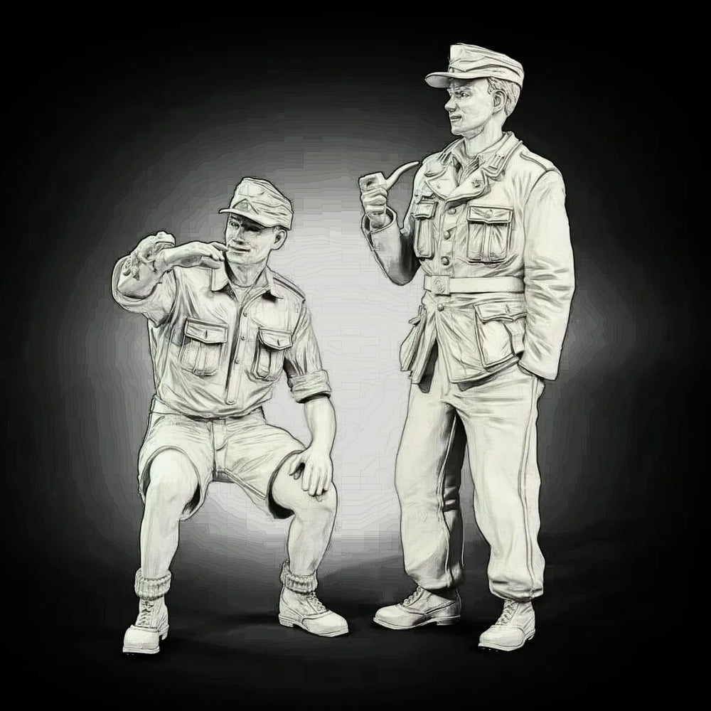 1/35 WWII German Officer and Kneeling Signaller, 2 Figures, Resin Model Figure Kit, Unassembled and Unpainted