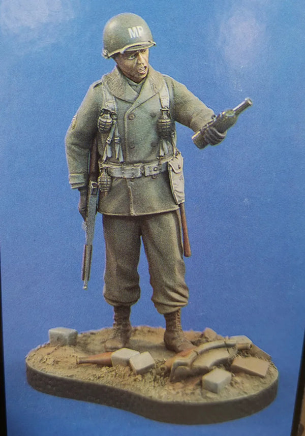 1/16 WWI British Infantryman Signaling, Resin Model Figure Kit, Unassembled and Unpainted