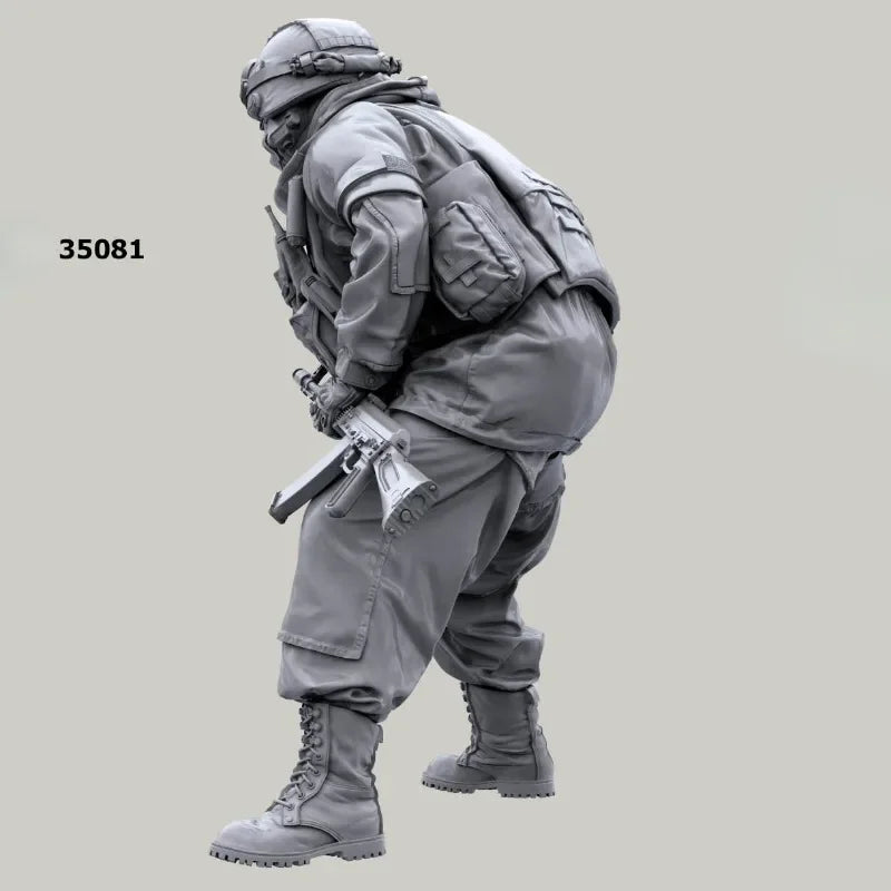 1/35 Modern Russian Soldier with Heavy Tactical Load, Resin Model Figure Kit, Unassembled and Unpainted