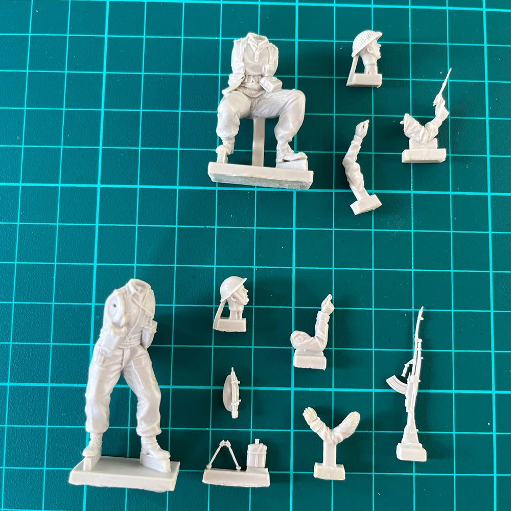 1/35 WWII German MG42 Gun Crew, 2 Figures, Resin Model Figure Kit, Unassembled and Unpainted
