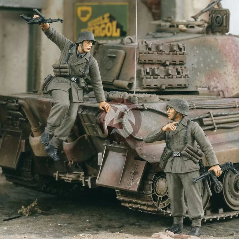 1/35 WWII German Charge Infantry, 2 Figures, Resin Model Figure Kit, Unassembled and Unpainted