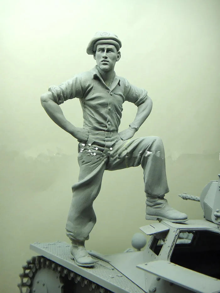 1/16 WWII German Panzer Crew at Action Stations, 4 Figures, Resin Model Figure Kit, Unassembled and Unpainted