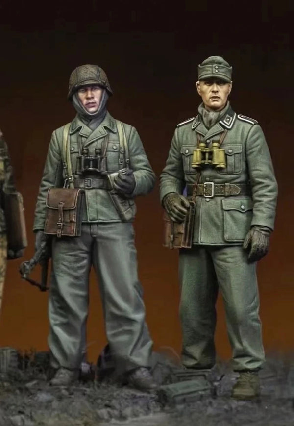 1/35 WWII German Officer and Rifleman at Attention, 2 Figures, Resin Model Figure Kit, Unassembled and Unpainted