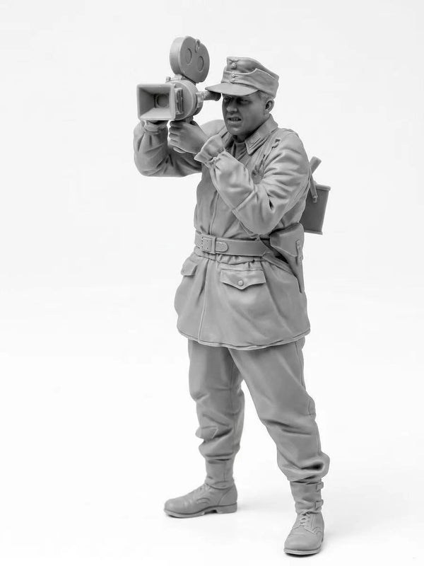1/35 WWI Battlefield Reporter, Resin Model Figure Kit, Unassembled and Unpainted