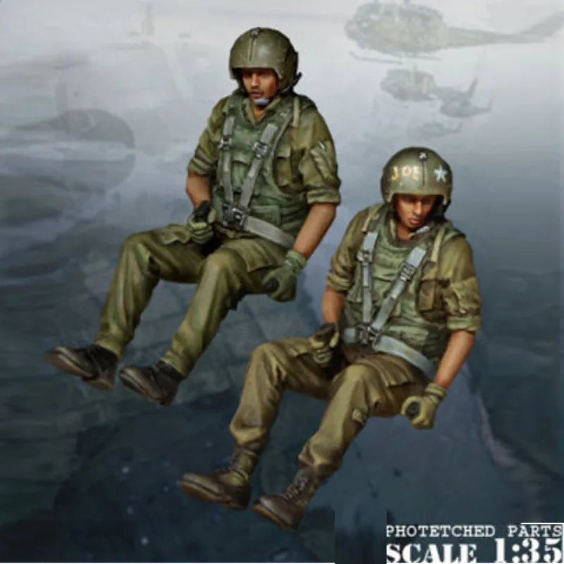 1/35 Vietnam War U.S. Helicopter Crew, 2 Figures, Resin Model Figure Kit, Unassembled and Unpainted