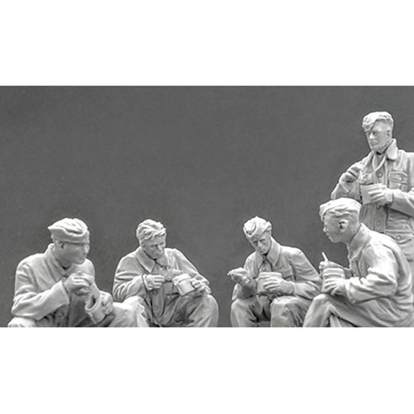 1/35 WWII Soviet Infantry Squad in Rest & Casualty, 5 Figures, Resin Model Figure Kit, Unassembled and Unpainted