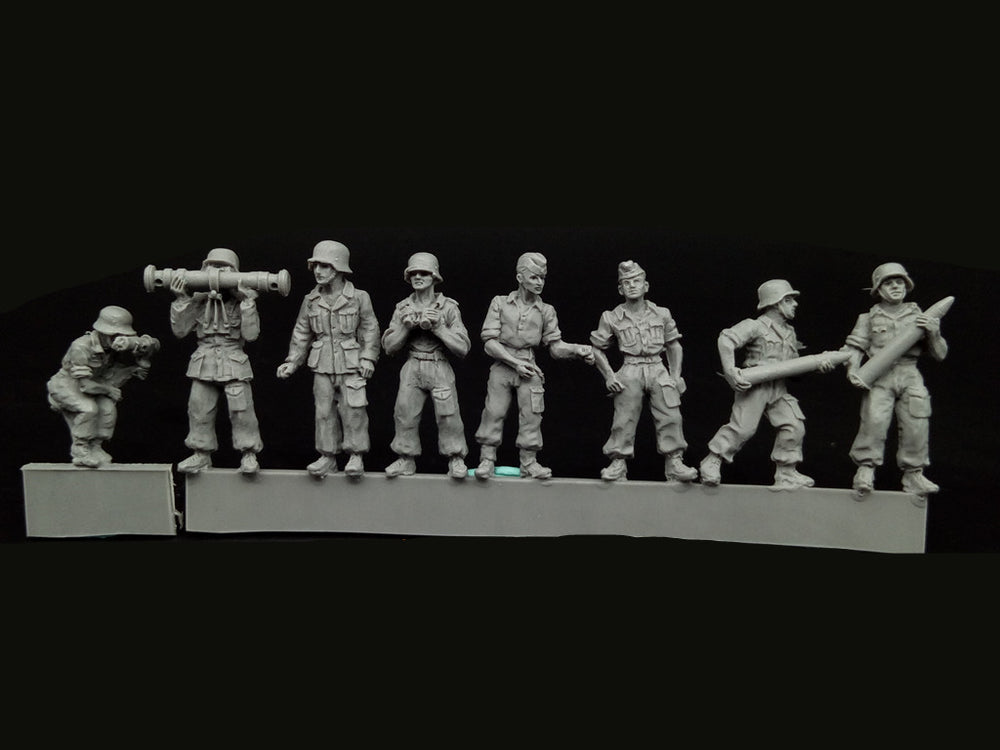 1/72 WWI Artillery Group, 8 Figures, Resin Model Figure Kit, Unassembled and Unpainted