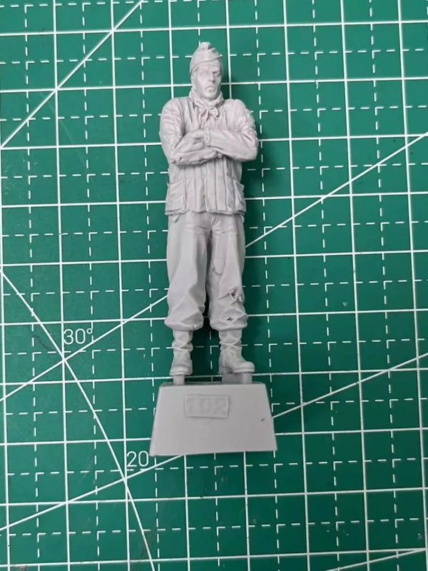 1/35 WWII Soviet Infantryman with Bandaged Head, Resin Model Figure Kit, Unassembled and Unpainted