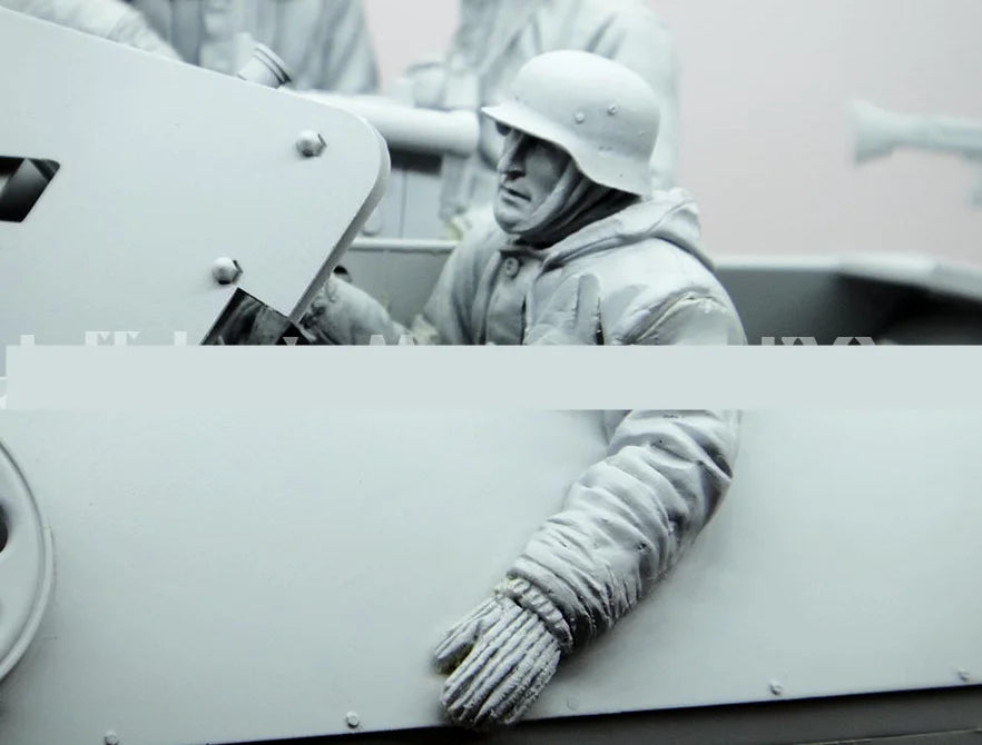 1/16 WWII German Panzer Crew in Winter Uniforms, 3 Figures, Resin Model Figure Kit, Unassembled and Unpainted