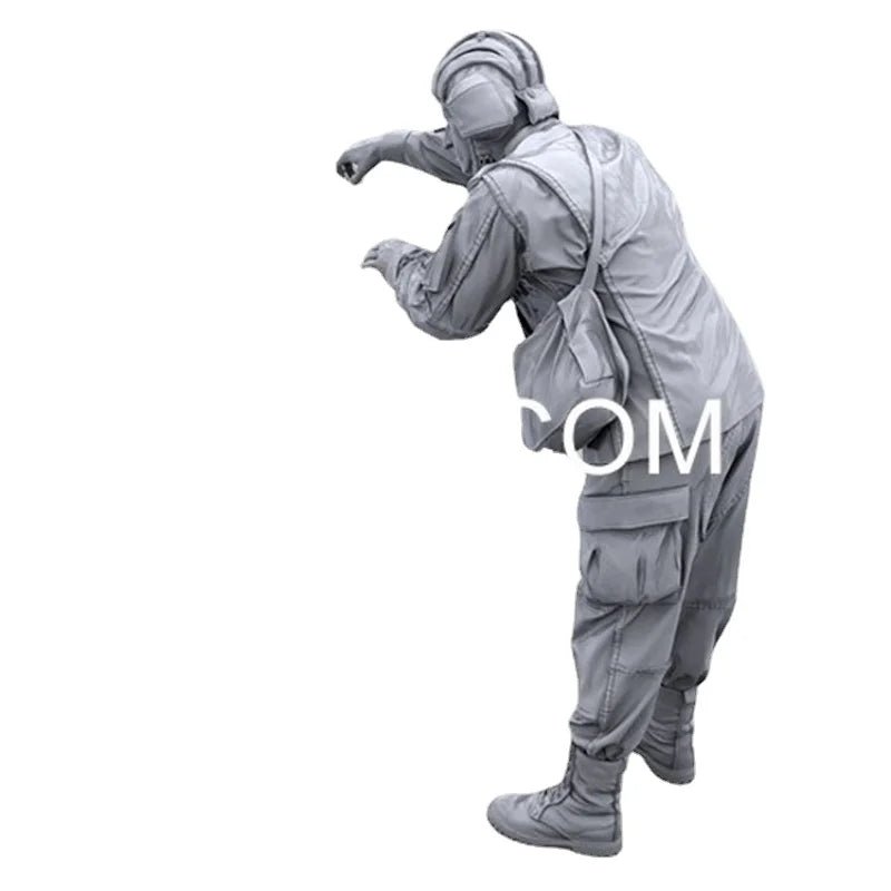 1/35 Modern Russian Soldier Reaching for Equipment, Resin Model Figure Kit, Unassembled and Unpainted