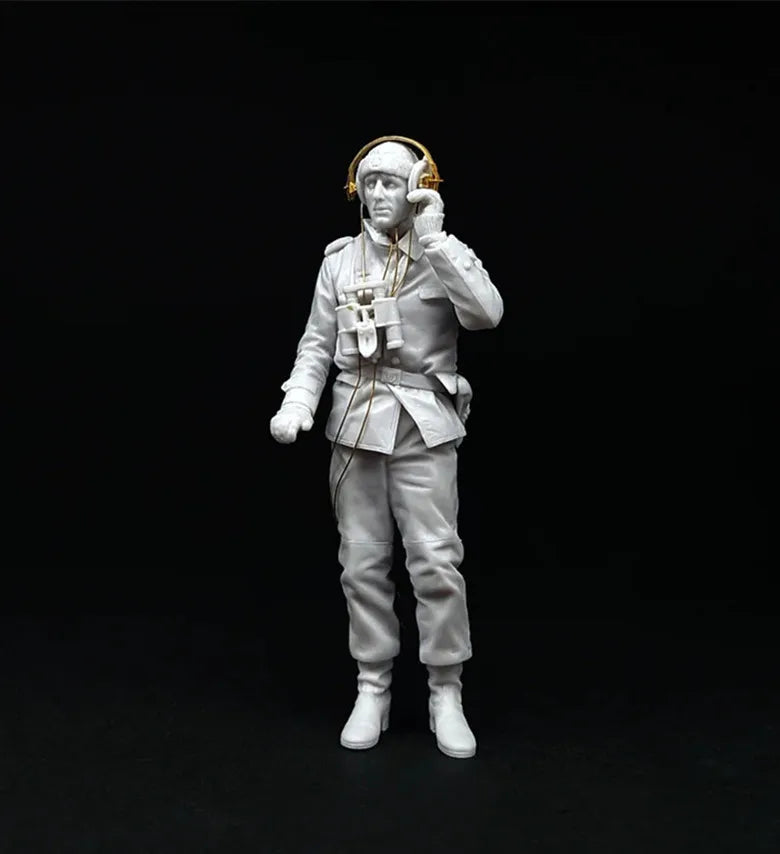 1/35 Modern Soldier with Combat Radio, Resin Model Figure Kit, Unassembled and Unpainted