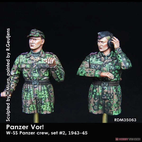 1/35 WWII German Panzer Crew No. 2, 2 Figures, Resin Model Figure Kit, Unassembled and Unpainted