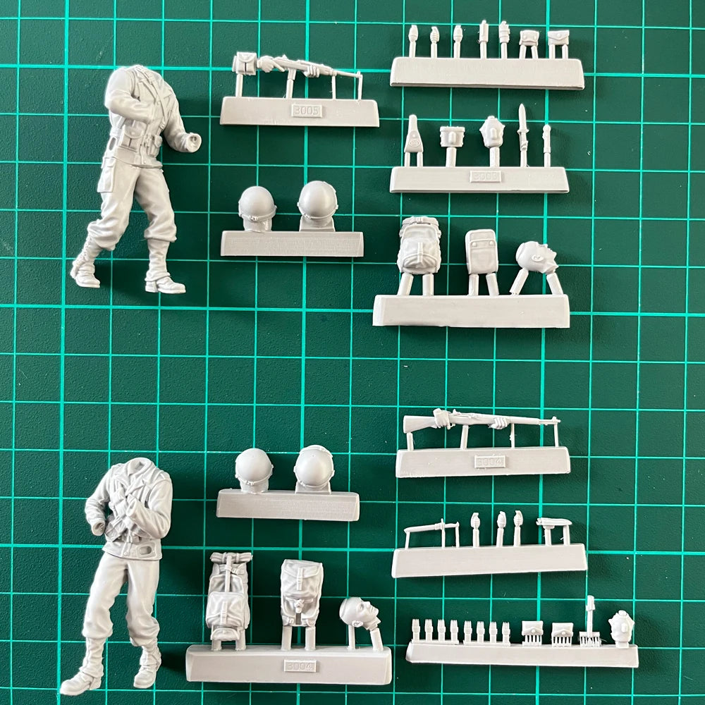1/35 WWII German Infantry Squad Advancing, 2 Figures, Resin Model Figure Kit, Unassembled and Unpainted